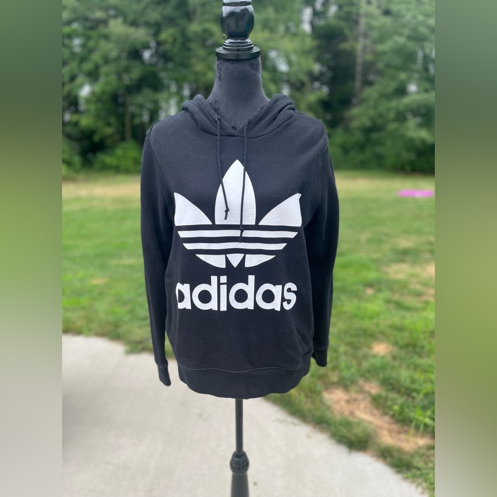 EUC Adidas Trefoil sweatshirt hoodie. Women’s size Medium